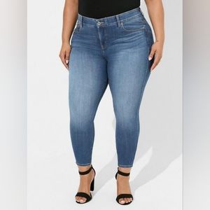 Torrid Bombshell Skinny Premium Stretch High-Rise Jean - Heartthrob